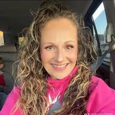 Penny Chambers's Instagram, Twitter & Facebook