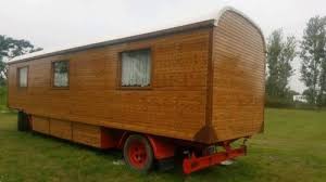 Verkaufe Zirkuswagen Im Auftrag Von Meiner Tante Es Ist Ein Traumhaft Schoner Zirkuswagen Der Zirkuswagen Schaustellerwagen Zirkuswagen Bauwagen Wohnwagen