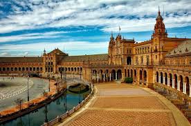 Siviglia è una città ricca di storia, caratterizzata dal passaggio e dalla mescolanza di diverse culture nel corso del tempo. Erasmus Siviglia 10 Consigli Utili Scambieuropei