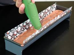 Buche De Noel Au Chocolat Et Son Insert Framboise Recette En 2020 Buche Mousse Chocolat Buche De Noel Chocolat Et Insert Framboise