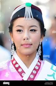 Eun so hi-res stock photography and images