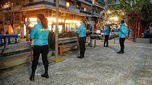 Σύμφωνα με τις οδηγίες του. Telos Ta Korwnoparti Sth Barnaba Astynomikes Dynameis Perifroyroyn Apo Shmera Thn Plateia