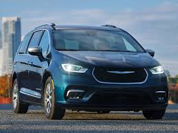 Our comprehensive coverage delivers all you need to know to make an informed car buying decision. 2021 Chrysler Pacifica Reviews Pricing Specs Kelley Blue Book