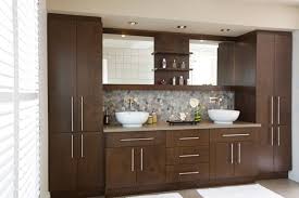 Couvrant En Longueur La Paroi Du Mur Meuble De Salle De Bains De Style Contemporain Offre Des Espace Kitchen Room Design Bathroom Shower Design Bathroom Decor
