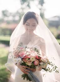 This Bride Wore an Elegant Ivory Qipao and a Stylish Modern Gown at Her  Wedding