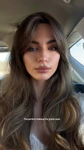 Perfect Makeup Tips for Green Eyes Inside a Car