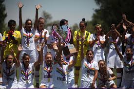 #santiago morning femenino #copa libertadores femenina. Santiago Morning Femenino Recibe El Trofeo De Campeonas De 2019