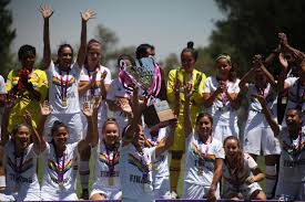 #santiago morning femenino #copa libertadores femenina. Santiago Morning Femenino Recibe El Trofeo De Campeonas De 2019