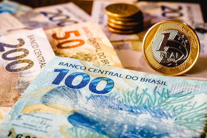 Quanto rende o prêmio de R$ 300 milhões da Mega-Sena na poupança e em outras