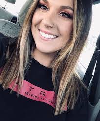 Shari Bess's Instagram, Facebook & TikTok