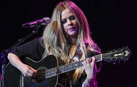 Our dream of immersing ourselves in the live version of the top 10 movie sk8er boi, the successful 100 sk8er boi, becomes reality after avril lavigne's tour of 2019, which announced its first american tour for monday (june 24) five years. Avril Lavigne Announces Livestream Benefit Concert For Lyme Disease Awareness