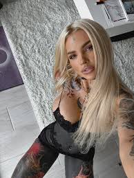 Oksana Radzhabova - Free pics, galleries & more at Babepedia