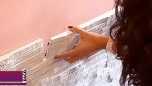 Papier peint imitation cuir : Poser Des Plaquettes De Parement Mural Minutefacile Com