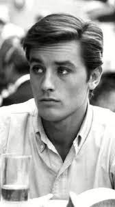 La descente de l'avion de romy schneider laisse place à une scène au même moment, il fait la connaissance d'une jeune actrice, mireille darc. Romy Schneider Le Grand Amour D Alain Delon
