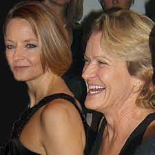She was in a relationship with the actress and writer gillian anderson, but they broke up. 7 Things You Didn T Know About Jodie Foster S Ex Partner Cydney Bernard