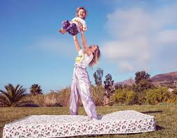 Kate hudson took to in social media to share what happened when she attempted to take ice cream while appearing on live from the red carpet before the 2021 golden globes, kate hudson also. Kate Hudson For Instyle Magazine March 2021 Celebrities Pictures