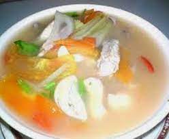 Hidangan tersebut adalah tom yam. Tomyam Putih