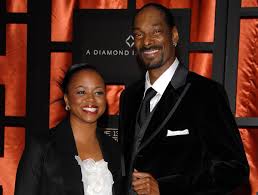 Snoop dogg once said willie nelson is the only person who has smoked me under the table. Who Is Shante Broadus Snoop Dogg S Wife The Kids Age Height Celebion