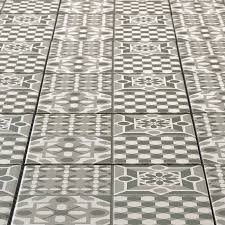 What type of flooring would one choose for an outdoor area? Mallsten Bodenrost Aussen Grau Weiss Ikea Deutschland Ikea Outdoor Flooring Outdoor Flooring Ikea Deck Tiles