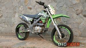 Untuk ubahan kawasaki klx 150 miliknya, joko pilih ala supermoto. Kawasaki Klx 150s Upgrade Total Pelahap Aspal