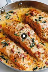 Saumon A L 39 Ail Toscan Cremeux Aux Epinards Et Tomates Sechees Au Soleil Salmon Reci Recette Saumon Recette Poisson Cuisine Poisson
