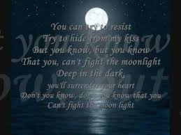 Can't fight the moonlight is a single from the soundtrack to the 2000 film coyote ugly. Great Movie Sing To Me Country Songs Lyrics