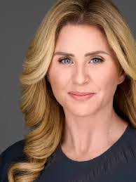 Elizabeth Hoy's Instagram, Twitter & Facebook