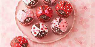 Check out these banana split cupcakes from handle the heat. 40 Cute Valentine S Day Cupcakes Easy Cupcake Recipes To Celebrate Valentine S Day 2021