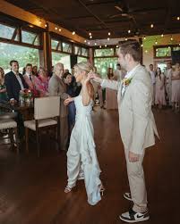 mind if we interrupt your February with a little spring? Loving this  beautiful day captured incredibly by @laurenleybaphotography 🌸