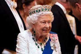 De zender is tijdelijk beschikbaar gesteld aan de britse. Koninklijk Werkpaard Elizabeth 93 Doet Het Zowaar Rustiger Aan Buitenland Ad Nl