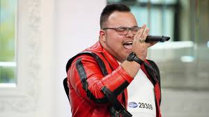 Hier finden sie brandheiße news und die wichtigsten informationen zur 18. Dsds 2020 Xavier Naidoo Vergibt Goldene Cd An Francesco Mobilia Kukksi Star News Beauty Und Trends