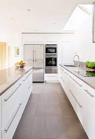 Designed to endure and impress, the modern kitchen floor is the epitome of quality and editorial allure. Pin By Katrina De Laat On Home Decor Small Modern Kitchens Kitchen Design Examples Modern Kitchen