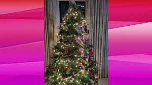 Check spelling or type a new query. Melania Trump Unveils 2020 White House Christmas Decorations