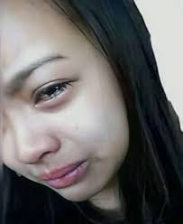 im everyday cry becuse my boyfriend leve she going plaza in night i see and  girl kissing my boyfriend and my haert is powder so much and my boyfriend  go the house