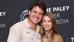 Tv personality and conservationist bindi irwin married longtime boyfriend chandler powell on march 25, 2020. Bindi Irwin S Wedding Video Watch Her Big Day With Chandler Powell Sheknows