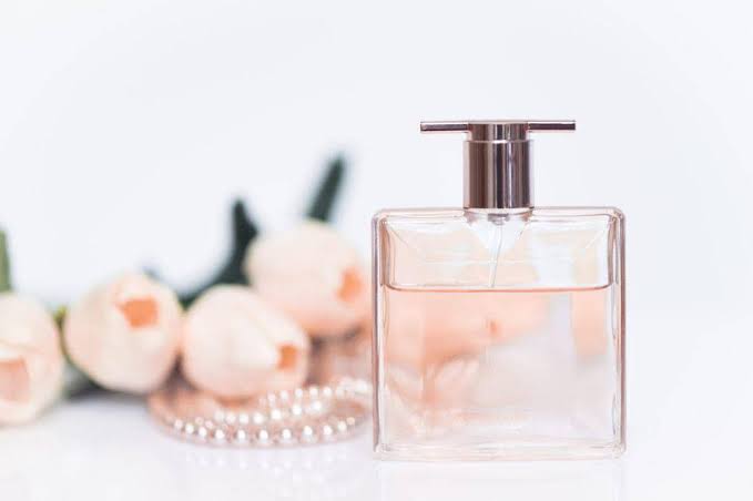 5 Pilihan Parfum Floral untuk Perempuan Aktif | IDN Times