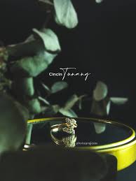 Cincin emas yang telah disarungkan pada jari pengantin perempuan juga diambil secara paksa oleh keluarga pengantin lelaki. 3 Jenis Cincin Dalam Perkahwinan Merisik Bertunang Dan Nikah Blog Sihatimerahjambu