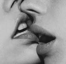 Black And White Kiss Logo Kiss Me In 2020 Black And White Aesthetic White Lips Black And White People