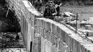 Tirar de la manta. Doble espía en el Muro de Berlín | Onda Cero Radio