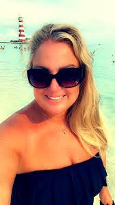 Dawn Claussen's Instagram, Twitter & Facebook