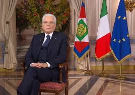 Gli italiani devono rispecchiarsi in volto repubblica è l'ultima riflessione di sergio mattarella al termine dei 30 minuti di dicorso conclusi dall'esortazione viva l'italia, viva la repubblica. L Italia Vista Dallo Spazio Il Discorso Di Fine Anno Di Sergio Mattarella L Huffpost