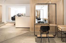 Nous pouvons distinguer plusieurs zones dans la boutique : Amenagement Salon De Coiffure Par Atelier Dynamo Journal Du Design