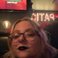 Lily Draper's Instagram, Twitter & Facebook