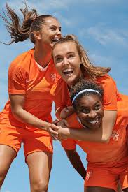 Onsoranje volgt de oranjeleeuwinnen op weg naar weuro 2017! 87 Ideeen Over Oranje Leeuwinnen Voetbalvrouwen Vrouwenvoetbal Oranje