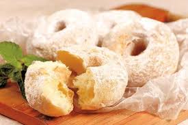 Campur semua yaitu tepung terigu, susu bubuk, gula, ragi instan lalu aduklah sampai merata. Resep Donat Kentang Sederhana Yang Cocok Untuk Menu Buka Puasa Semua Halaman Cewekbanget