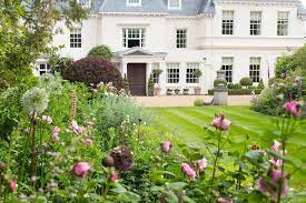 Perspective The Low Key High Style Approach To Crafting Gardens For The Stars Garden Design Landscape Design Traditional Garden