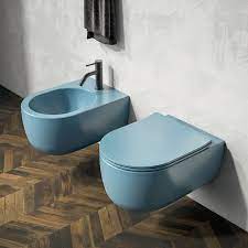 Dall'altro, nell'arredamento moderno, si registra anche un netto ritorno all'uso del colore, specie con l'impiego di tinte forti e decise.il bagno, in questo, al pari di altri ambienti domestici, di certo. Sanitari Colorati Azzurri Sospesi Senza Brida Milady Olympia