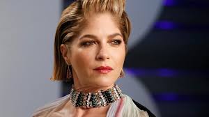 Selma blair (48) hat sich von ihrer brünetten haarpracht verabschiedet. Selma Blair Trauriger Abschied Ihre Mutter Ist Verstorben