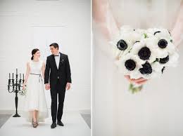 Obwohl die klassische hochzeit in weiß immer noch sehr begehrt ist, wollen immer mehr paare ganz besondere feste feiern. Marrymag Love Is The New Black Inspiration In Schwarz Weiss