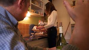 Ivre, il se baigne complètement nu dans la garonne et se retrouve en difficulté pour rejoindre la berge. Le Recidiviste Violent Part En Detention